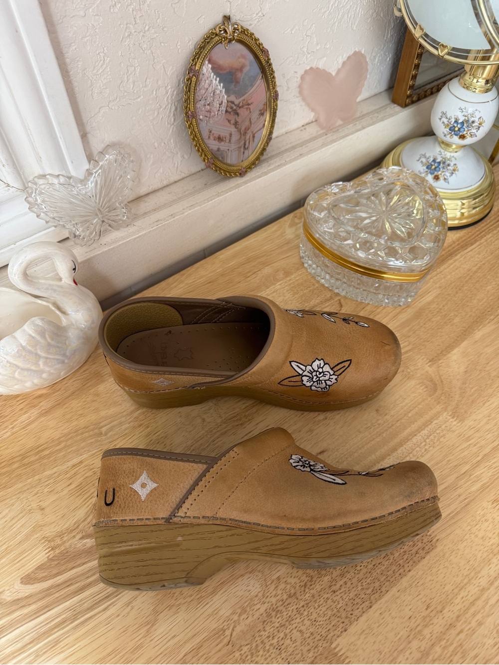 Dansko Floral Embroidered Brown Leather Clogs Size EU39-US8.5-9 Cottagecore Y2K - Picture 2 of 16